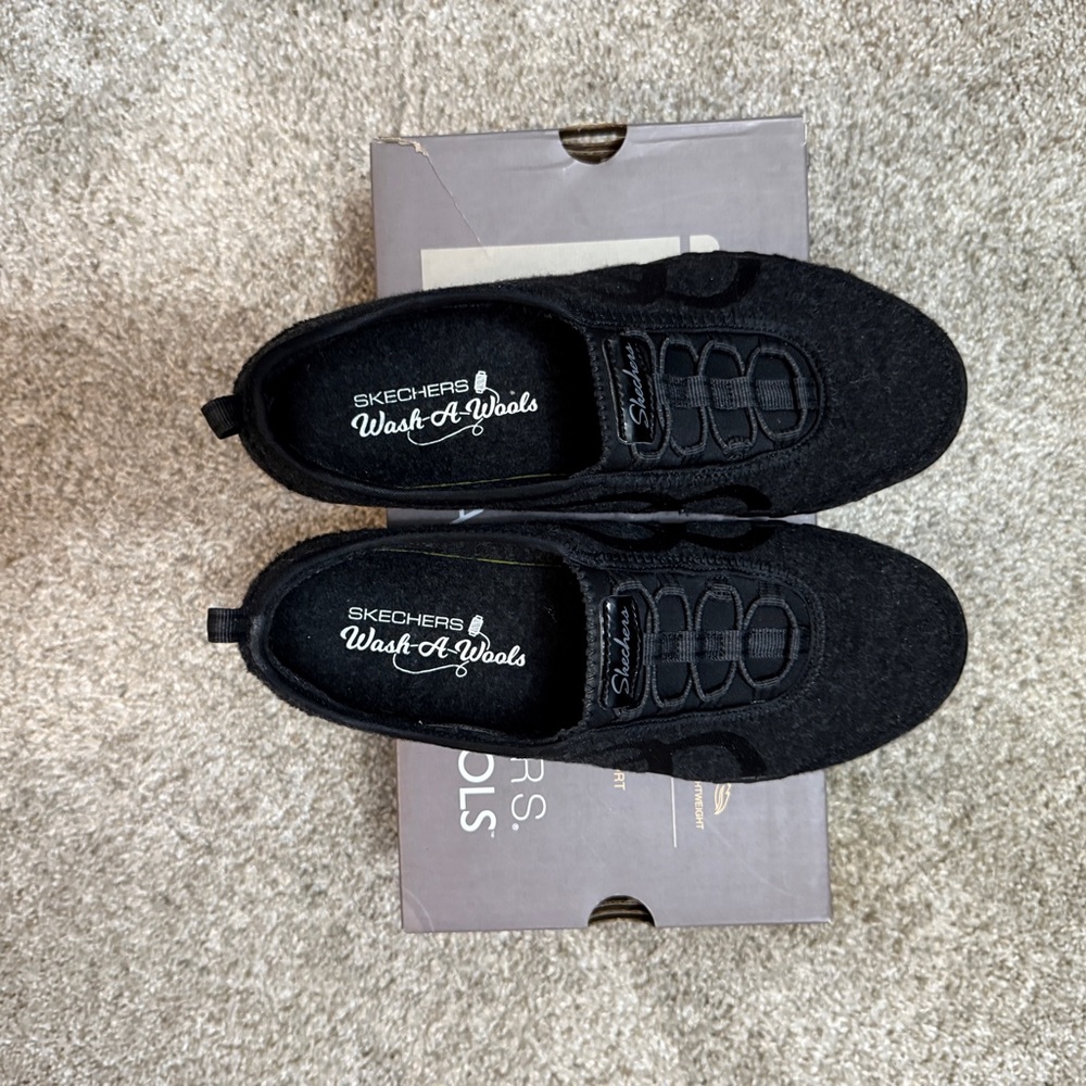 Skechers Black Athletic Shoes with Sleek Design